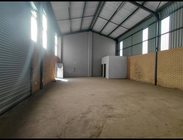 272M² WAREHOUSE TO LET IN CLAYVILLE